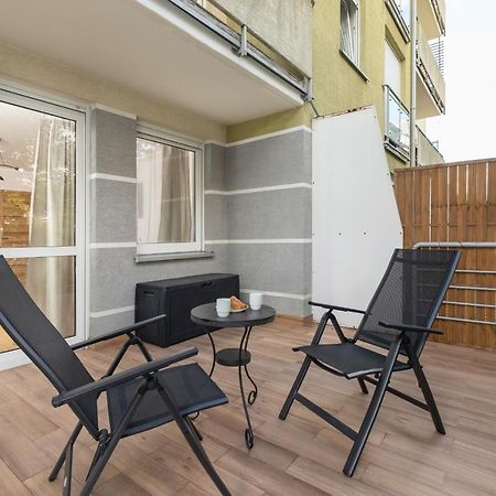 Pleasant Apartment With Terrace Cracow By Noclegi Renters Cracóvia Exterior foto