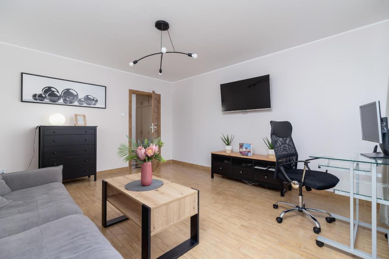 Pleasant Apartment With Terrace Cracow By Noclegi Renters Cracóvia Exterior foto