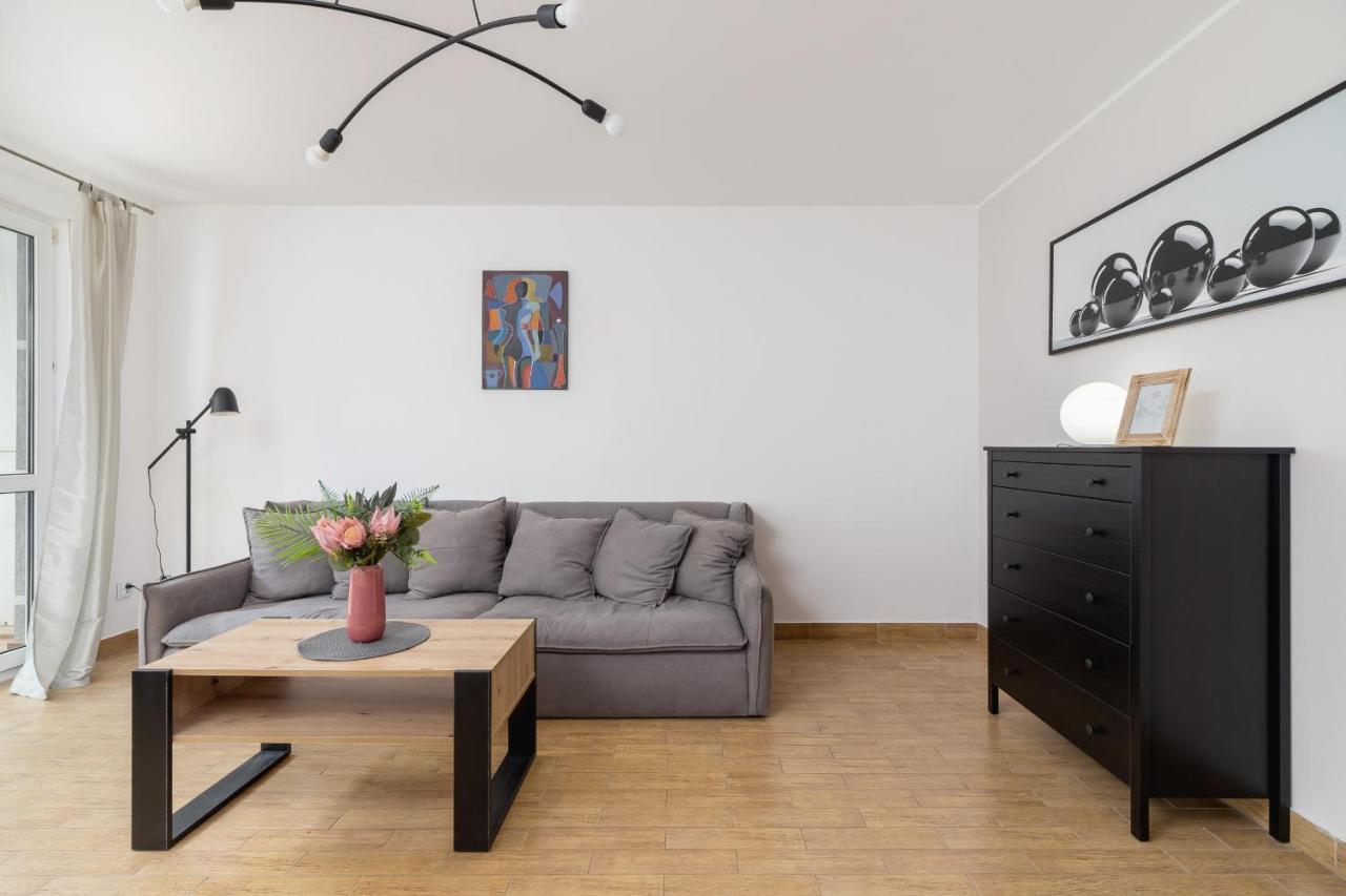 Pleasant Apartment With Terrace Cracow By Noclegi Renters Cracóvia Exterior foto