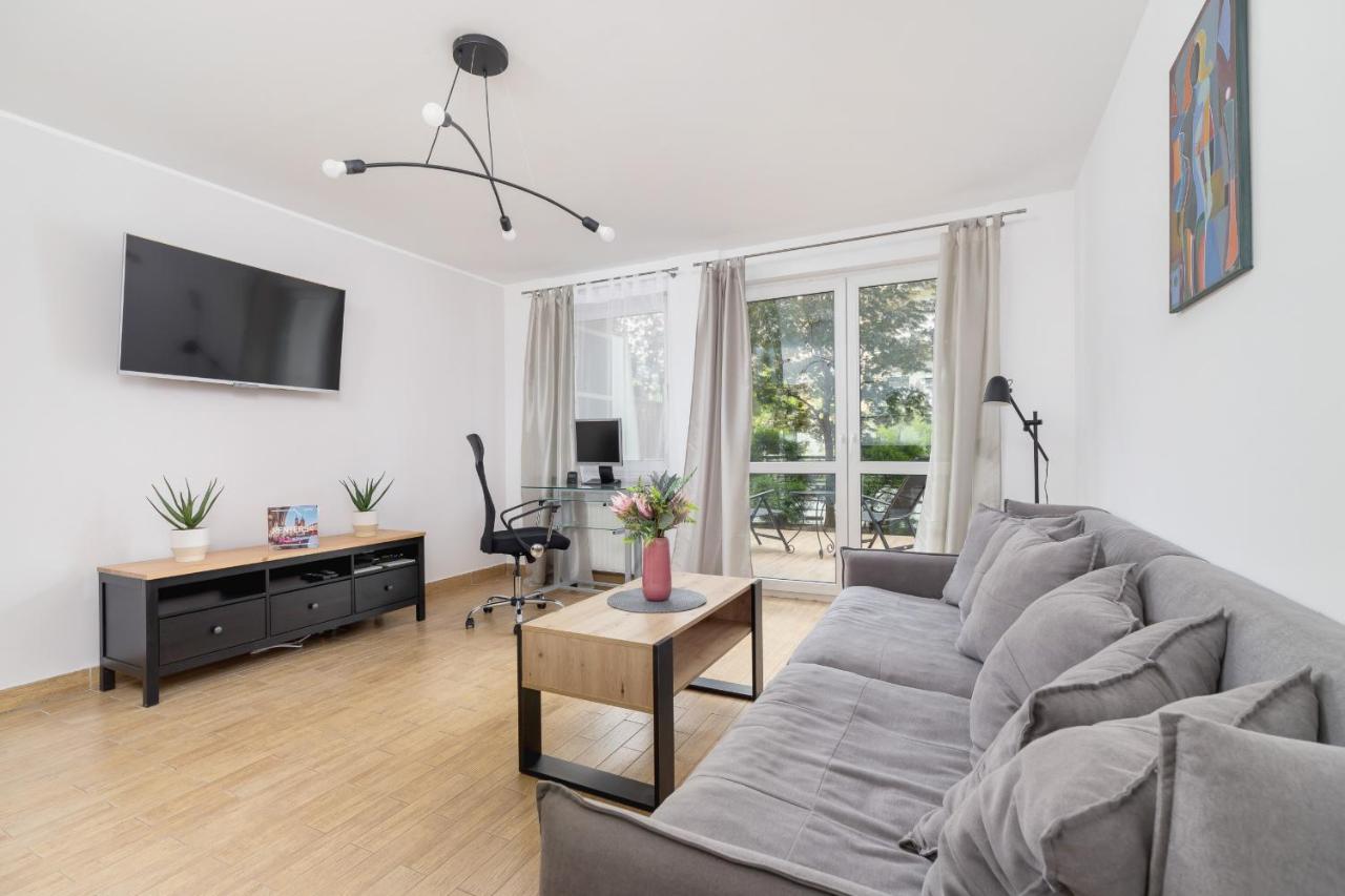 Pleasant Apartment With Terrace Cracow By Noclegi Renters Cracóvia Exterior foto