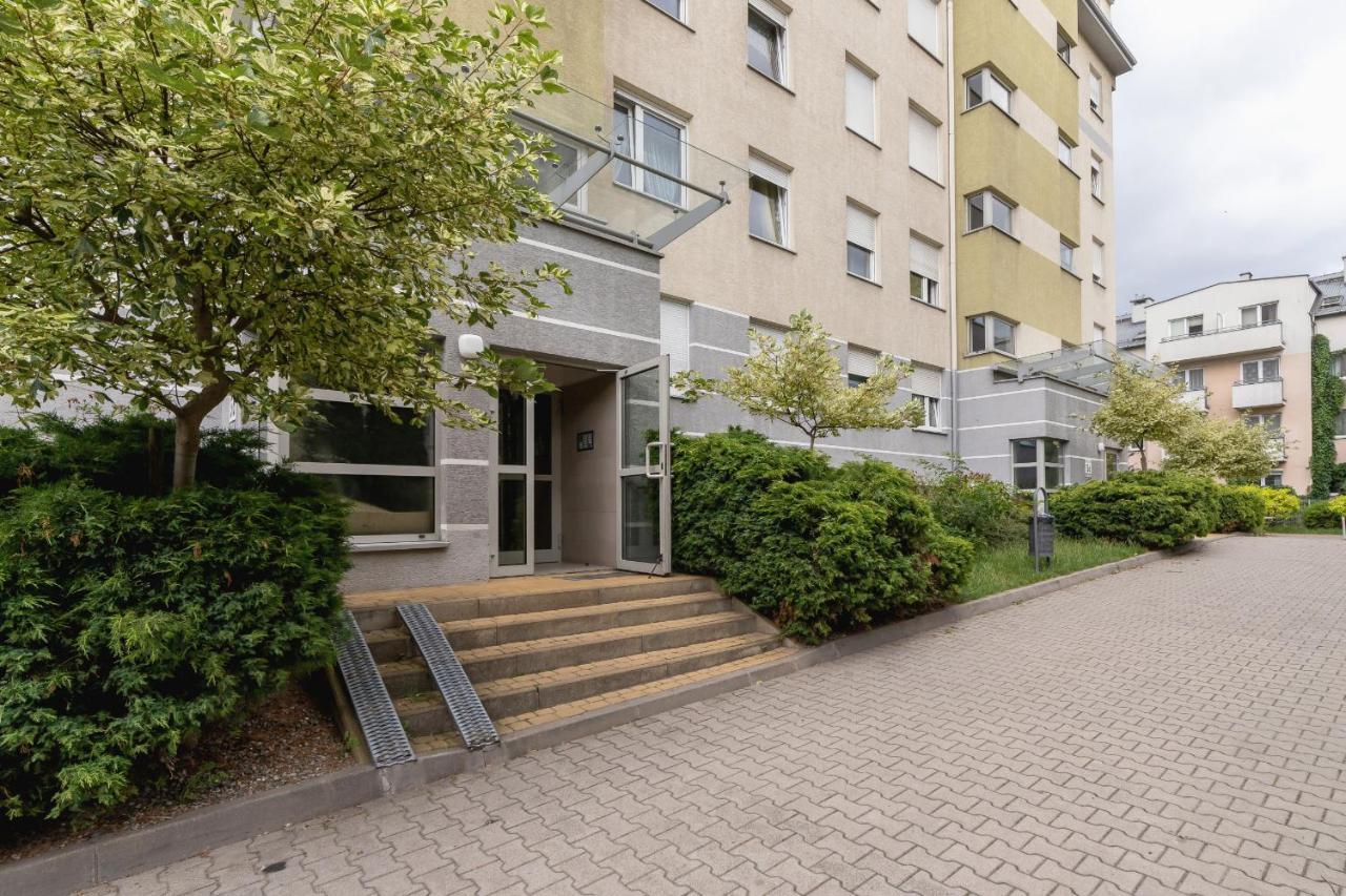Pleasant Apartment With Terrace Cracow By Noclegi Renters Cracóvia Exterior foto